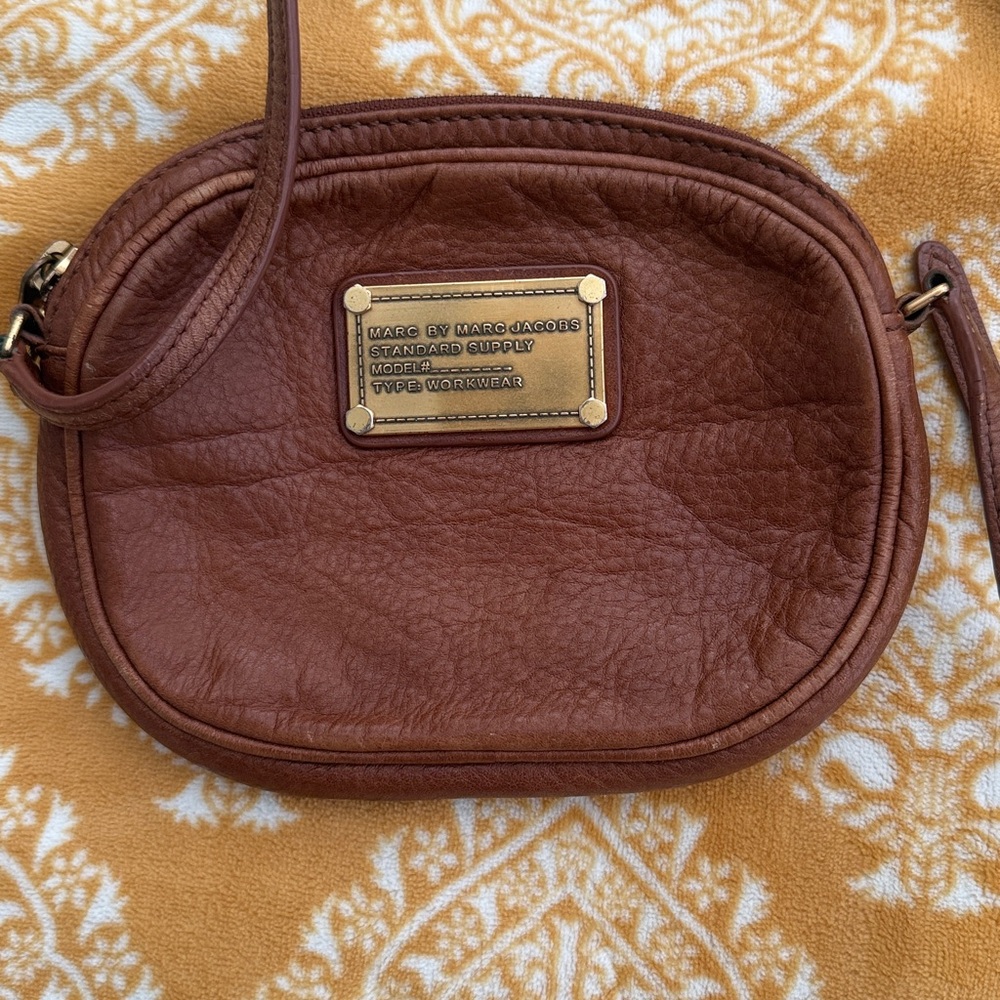 Marc by Marc Jacob’s 🤎🤎🤎 Small Crossbody - Picture 2 of 4